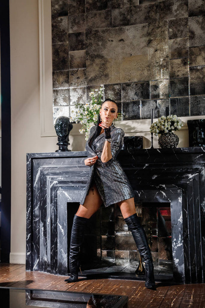 Stylish studio portrait of brunette woman in fashionable clothes standing in luxury interior - Φωτογραφία, εικόνα