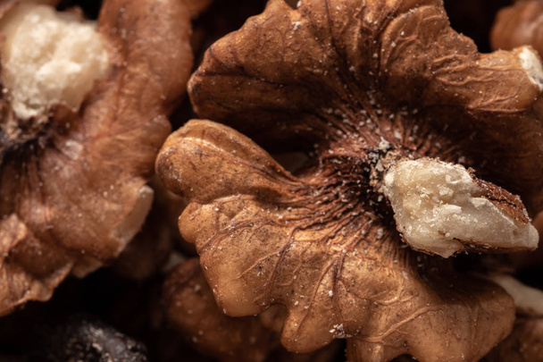 Closeup of big shelled walnuts pile - Foto, Bild