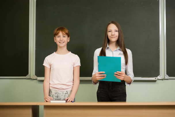 student girls are sitting at a Desk - Foto, Imagen