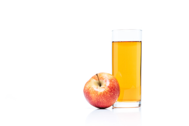 close up view of glass of apple juice and fresh apple isolated on white - Фото, изображение