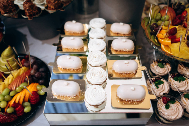 Closeup of sweet table with desserts - Valokuva, kuva
