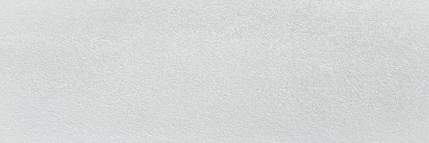 Wit gewassen geschilderde textuur abstracte achtergrond met penseelstreken in witte en zwarte tinten. Abstracte schilderkunst achtergronden. Handgeschilderde textuur. - Foto, afbeelding