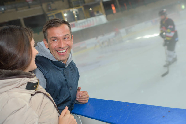 aficionados al equipo de hockey sobre hielo
 - Foto, Imagen