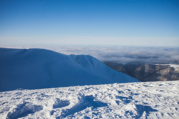 雪山の冬の風景 - 写真・画像
