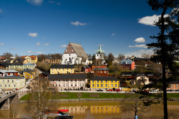 Vista de la iglesia medieval Catedral de Porvoo, Finlandia
 - Foto, imagen