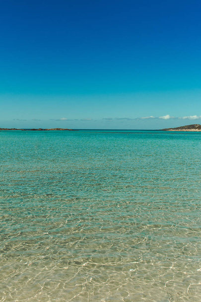 Pláž Elafonissi, nacházející se v blízkosti jihozápadním cípu středomořského ostrova Kréta v regionální jednotce Chania. - Fotografie, Obrázek