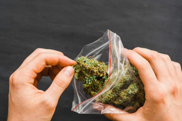 weed in hand Big Package .A lot of marijuana Package with weed - Foto, imagen