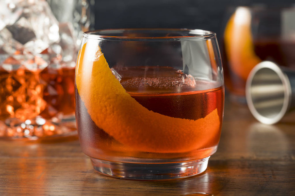 Alcoholic Red Negroni Cocktail with Vermouth Gin and Oranges - Φωτογραφία, εικόνα