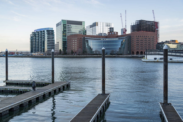 Rakennus kaupungin horisonttiin Bostonissa, Massachusetts, Yhdysvallat
 - Valokuva, kuva