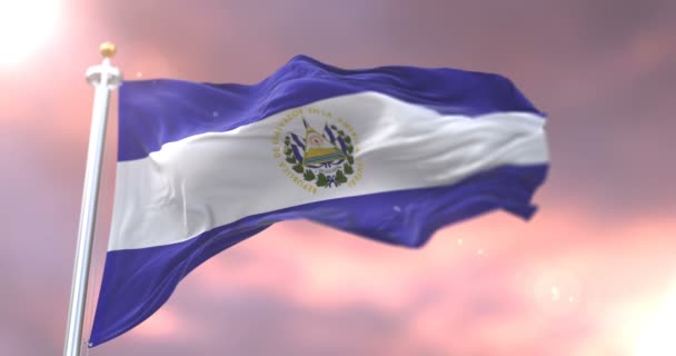 Прапор Сальвадору розмахуючи у вітер на захід сонця, петля - Кадри, відео