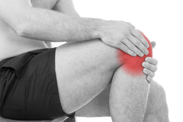 Άνθρωπος με πόνο στο γόνατο πάνω από το λευκό φόντο - Φωτογραφία, εικόνα