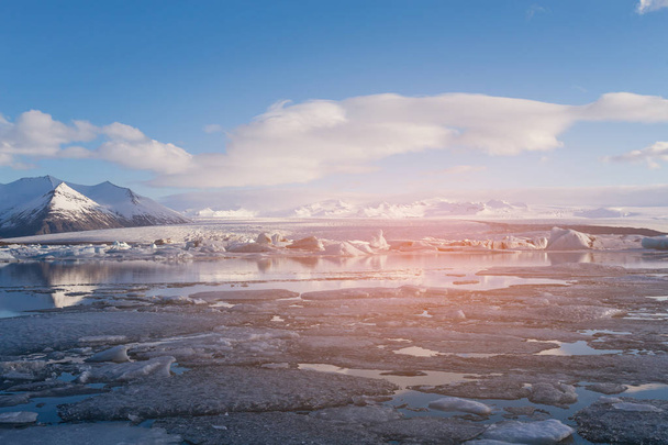 Winterseizoen IJsland, Jokulsarlon lagune ice lake skyline, natuurlijke landschap-achtergrond - Foto, afbeelding