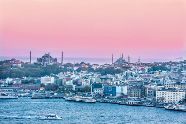 Istambul ao pôr do sol. Mesquitas
 - Foto, Imagem