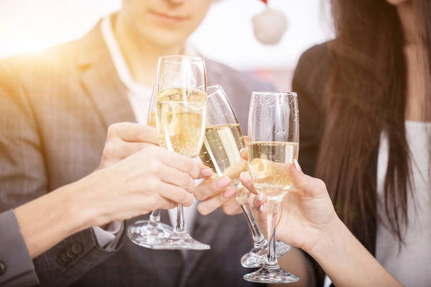 Close up da equipe de negócios brindar com champanhe
 - Foto, Imagem