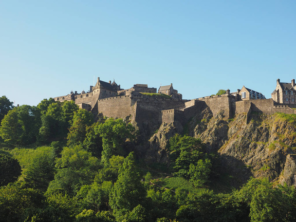 Edinburský hrad na skále hrad v Edinburghu, Velká Británie - Fotografie, Obrázek