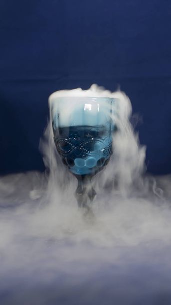 white smoke flowing from a glass cup - Zdjęcie, obraz