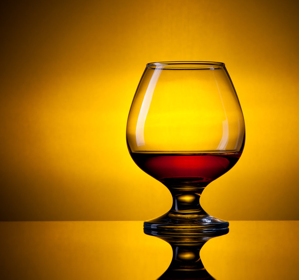 glass with cognac - Φωτογραφία, εικόνα