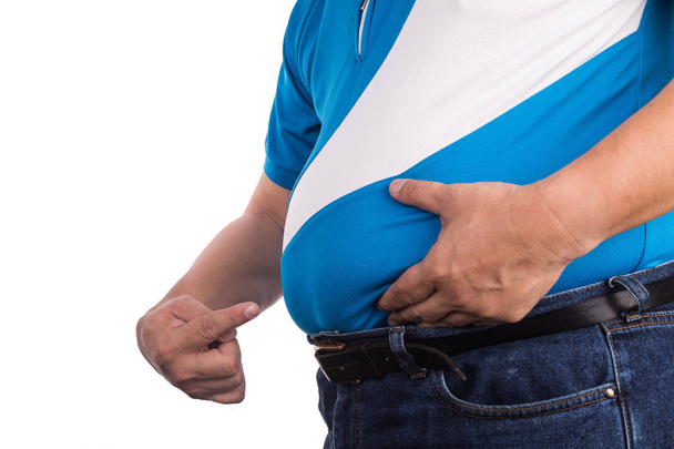 Człowiek, wskazując własne niezdrowe duży brzuch z trzewnej i podskórnego tłuszczu. Stanowić zagrożenie dla zdrowia. - Zdjęcie, obraz