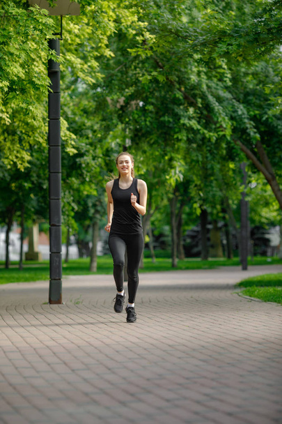 young attractive woman running - Valokuva, kuva