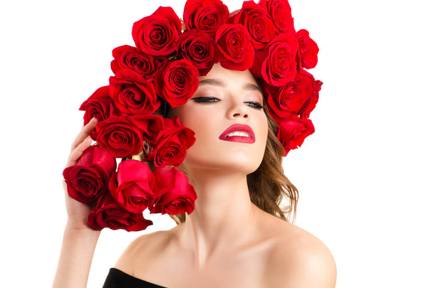 luxurious young girl with red roses hairstyle - Valokuva, kuva
