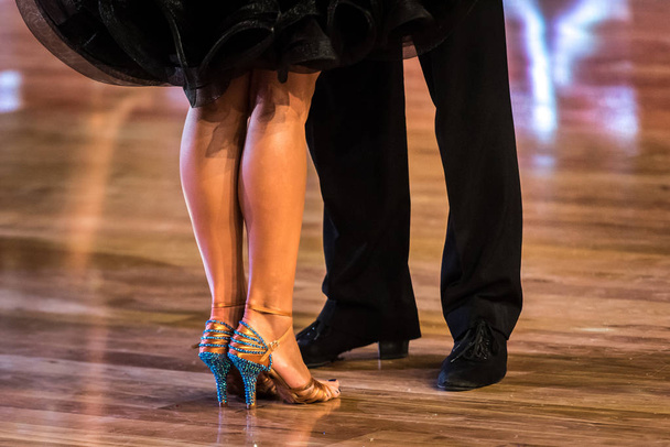 close-up de dançarinos de salão pernas
 - Foto, Imagem