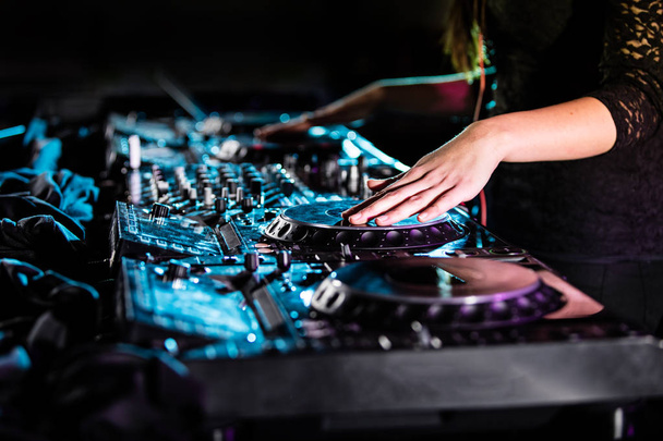 Dj mixes the track in the nightclub at a party - Foto, imagen
