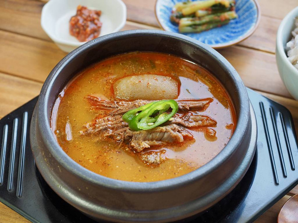 Comida coreana Sopa de cabra
 - Foto, Imagen