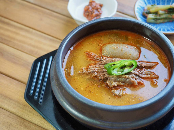 Comida coreana Sopa de cabra
 - Foto, Imagen