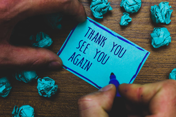 Escribiendo nota mostrando Gracias Nos vemos de nuevo. Foto de negocios mostrando Apreciación Gratitud Gracias Volveré pronto Marcador de mano nebuloso dibujado bloc de notas azul bulto de papel en el suelo de madera
 - Foto, Imagen