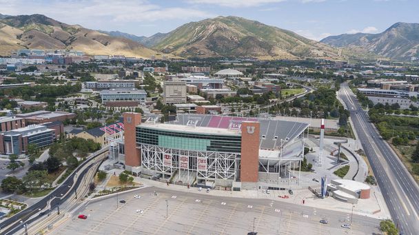 Riceeccles στάδιο είναι ένα γήπεδο ποδοσφαίρου υπαίθριο κολέγιο στις δυτικές Ηνωμένες Πολιτείες, βρίσκεται στην πανεπιστημιούπολη του Πανεπιστημίου της Γιούτα στο Salt Lake City, Utah. Είναι το πεδίο της Utah Utes από το Pac 12 διάσκεψη στο σπίτι. - Φωτογραφία, εικόνα