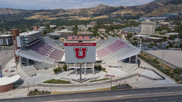 El Estadio RiceEccles es un estadio de fútbol al aire libre ubicado en el oeste de los Estados Unidos, en el campus de la Universidad de Utah en Salt Lake City, Utah. Es la sede de la Conferencia Utes of the Pac 12 de Utah
. - Foto, imagen