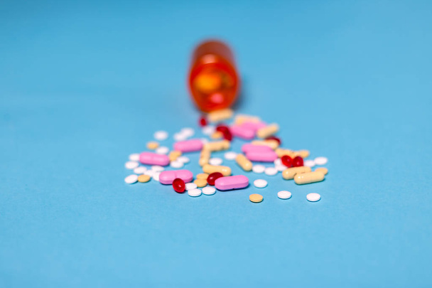 Tabletki leku i butelki - Zdjęcie, obraz