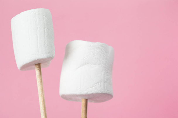 Fluffy sweet white marshmallows - Fotoğraf, Görsel