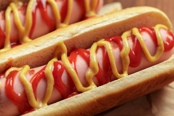Hot dogs on wooden background - Foto, afbeelding