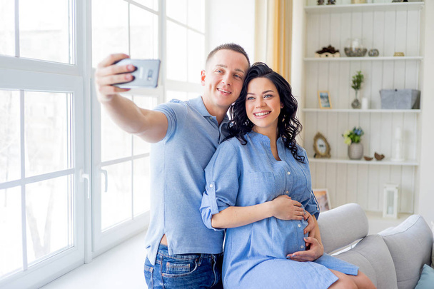 couple expecting a baby - Fotografie, Obrázek