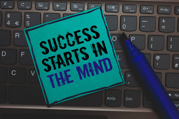 Text sign showing Success Starts In The Mind. Conceptual photo Have positive thoughts accomplish what you want Huge button with computer keyboard black lined written blue page marker pen - Foto, Bild
