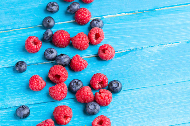 Raspberry with blueberry. - Valokuva, kuva