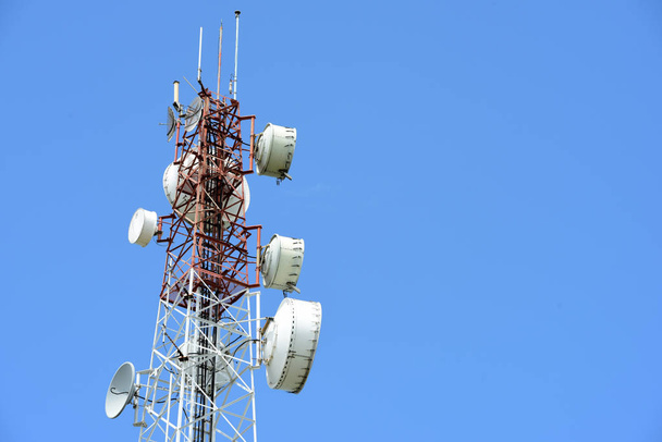 blue, sky, communication, wireless, tower, towers, antenna, telecommunication, technology, equipment, network, phone, mobile, station, microwave, satellite, metal, global, cell, broadcasting, white, radio, telecom, industry, cellular, telecommunicati - Photo, Image