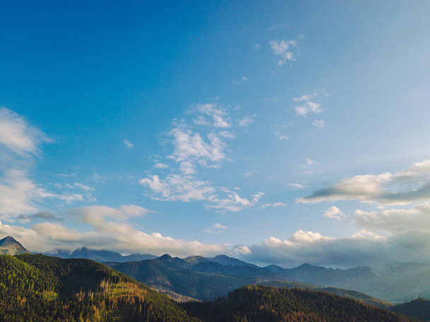高タトラ山脈の空撮をドローンします。ザコパネ、ポーランド - 写真・画像