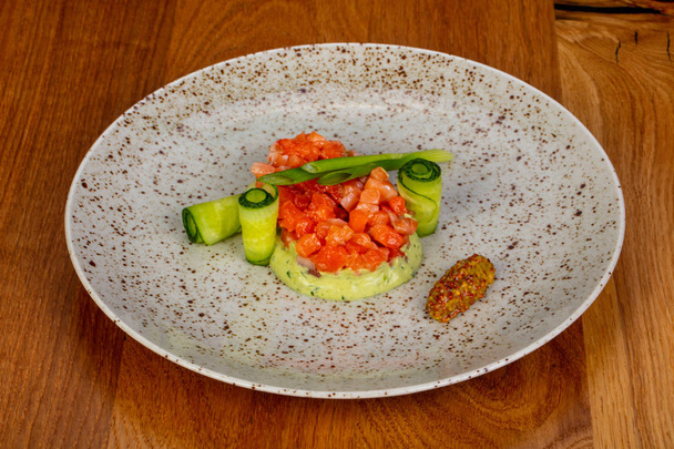 Tartar with salmon and avocado - Fotoğraf, Görsel