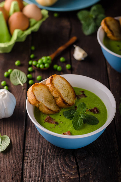 Pea soup, fresh herbs and bacon, food photography - Foto, afbeelding