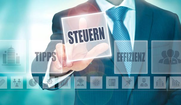 Podnikatel daní "Steuern" stisknutím tlačítka v němčině na futuristické počítačový displej - Fotografie, Obrázek