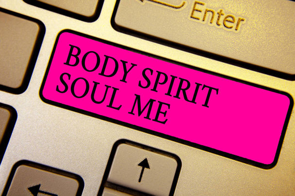 Käsiala Body Spirit Soul Me. Käsitteen merkitys Personal Balance Therapy Conciousness mielentila Crystal oranssi tietokoneen näppäimistö vaaleanpunainen painike kirjoitetut tekstit kirjoita sana
 - Valokuva, kuva