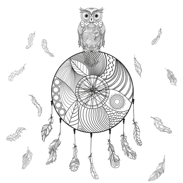 Ловец снов с совой. Летающие перья. Ручное рисование. Зентагл. Черно-белая иллюстрация для окраски. Дзен-арт. Дизайн для духовного расслабления взрослых. Уникальное изображение для дизайна
 - Вектор,изображение