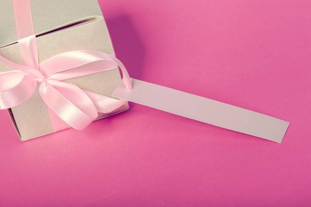 gift box with gift tag. valentines day - Zdjęcie, obraz