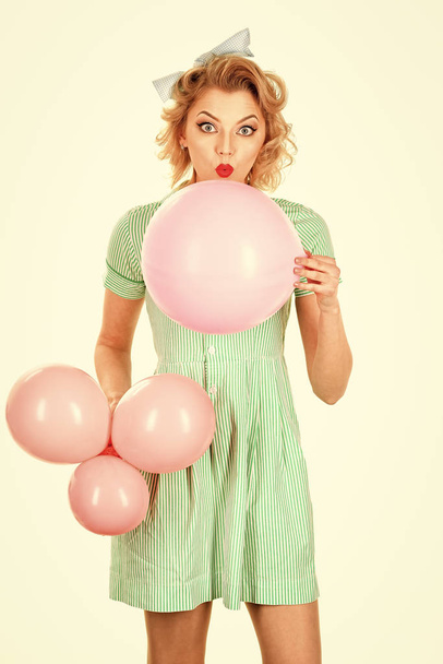 young pinup girl with a dress hold pink balloons - Foto, imagen