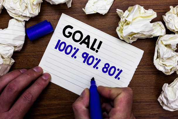 Kirjoittaminen huomautus osoittaa Tavoite 100 90 80. Business valokuva esittelee prosenttiosuus tavoitteistasi täyttymys onnistumisen taso Käsi tilalla merkki kirjoittaa sanoja paperi lob scatter ympäri Woody desk
 - Valokuva, kuva