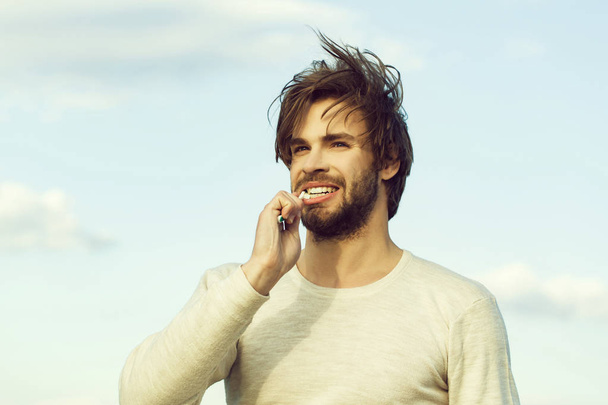 happy man brush teeth with toothpaste on blue sky, metrosexual - Foto, Bild