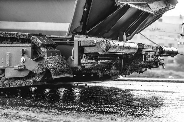 máquinas de colocação de asfalto
 - Foto, Imagem