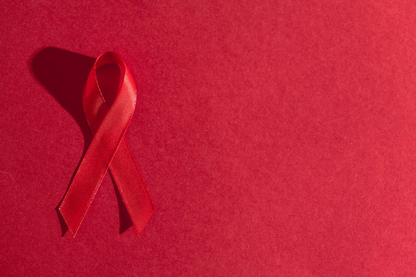 red ribbon as symbol of aids awareness - Foto, afbeelding